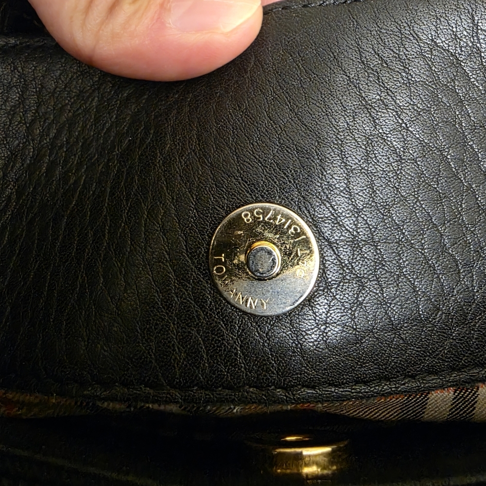 Burberry | Vintage Small Black Leather Handbag - Picture 12 of 16